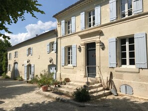 Exterior - Aux Chambres des Bujours (Saint-Georges-des-Coteaux)