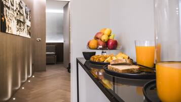 Free daily cooked-to-order breakfast