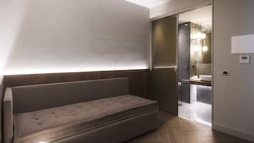 Junior-Studiosuite, Balkon, Stadtblick | Hochwertige Bettwaren, Daunenbettdecken