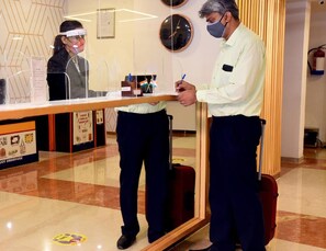 Lobby - The Devdwar Yoga Resort (Bhatwari)