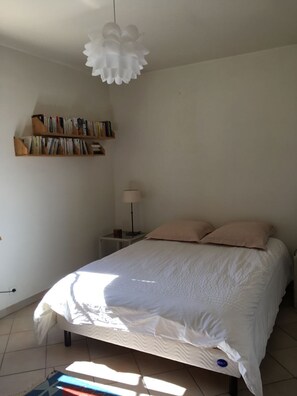 3 chambres, fer et planche à repasser, Wi-Fi, draps fournis