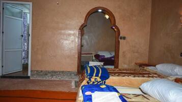 Triple Room, Mountain View | Desk, free cribs/infant beds, free WiFi, bed sheets