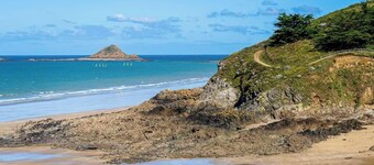 Holiday Home 'Le Clos Du Verdelet À Planguenoual' with Sea View, Private Pool and Wi-Fi