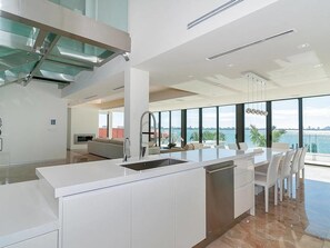 Villa (5 Bedrooms) | Eigene Küche | Kühlschrank, Mikrowelle, Ofen