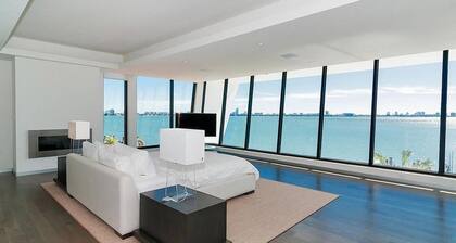 Villa Cristiano - 2020 Watefront Villa for Future