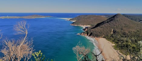 Una spiaggia nelle vicinanze