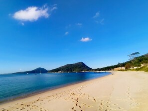 Plage à proximité, chaise longue