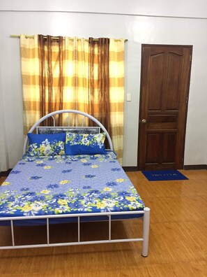 8 bedrooms, free WiFi, bed sheets - A Quite Place that your looking for (Coron)