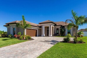 Exterior - Coral Paradise- Salt Water Pool - baby fence (Cape Coral)