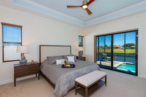 3 bedrooms, iron/ironing board, travel cot, free WiFi - Coral Paradise- Salt Water Pool - baby fence (Cape Coral)