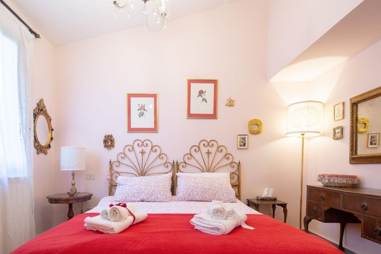 2 عدّة غرف نوم ومكواة/لوح كي وواي فاي وملاءات أسرّة