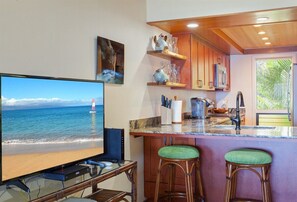 Coffee/tea maker, fridge, microwave, oven