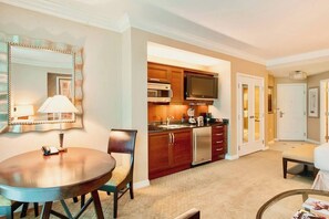 Interior - No Resort Fee ! Strip View Suite - Pools & Parking (Las Vegas)