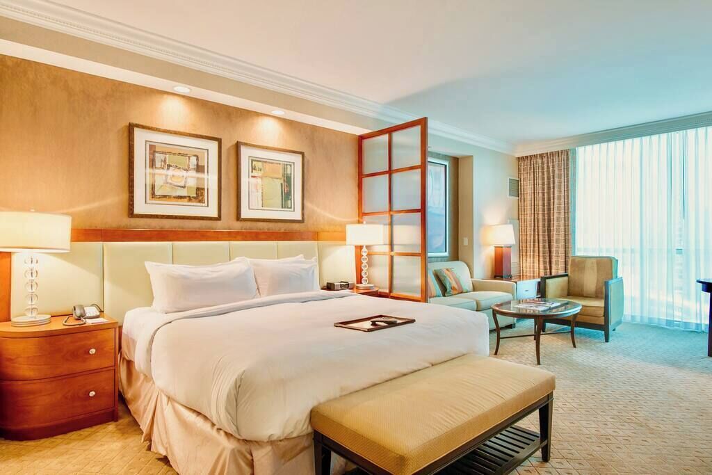 1 habitación, caja de seguridad en la habitación y escritorio 