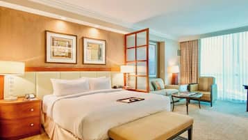 1 habitación, caja de seguridad en la habitación y escritorio