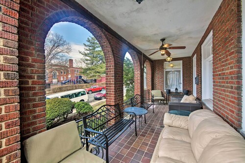Walk to Shops, Dining & City Park: Reading Apt
