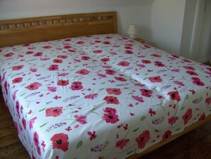 2 bedrooms, free WiFi, bed sheets - Small, cozy holiday home in a quiet location in the old town for 2-4 people (Friedrichstadt)