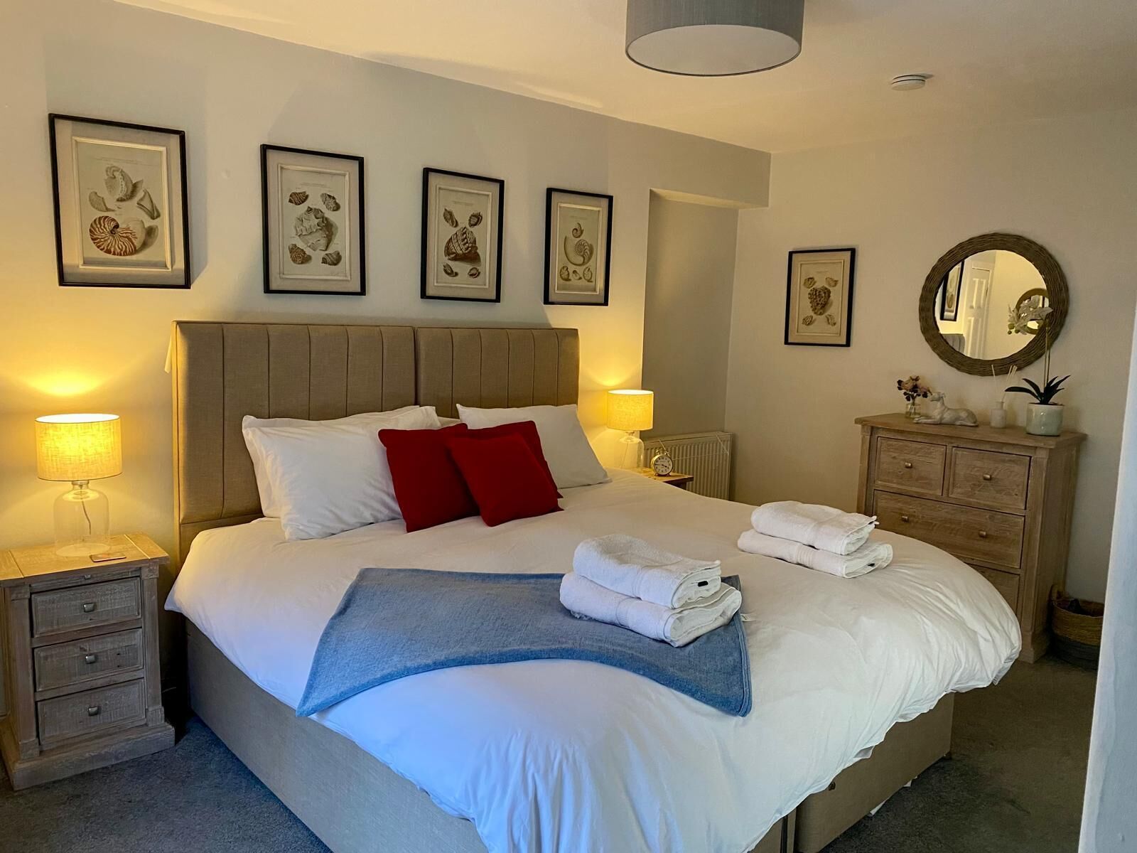 1 多间卧室、办公桌、熨斗/熨衣板、旅行婴儿床