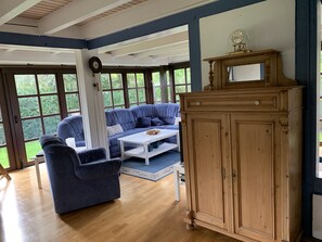 TV, fireplace, video games, DVD player - Spacious holiday home, close to the beach, WiFi, pets welcome, quiet residential area (Butjadingen - Burhave)