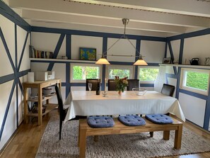 Dining - Spacious holiday home, close to the beach, WiFi, pets welcome, quiet residential area (Butjadingen - Burhave)