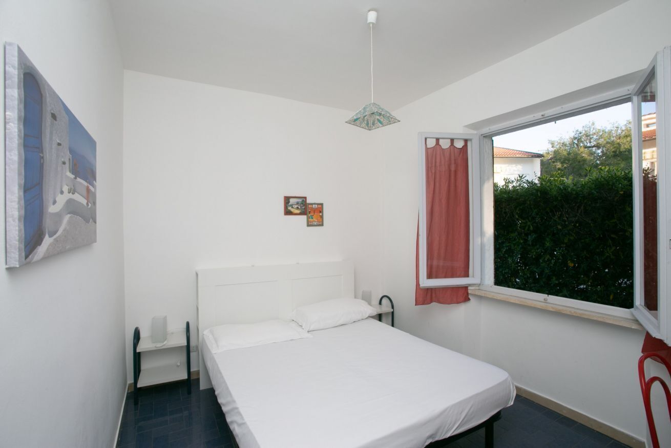 2 bedrooms, bed sheets