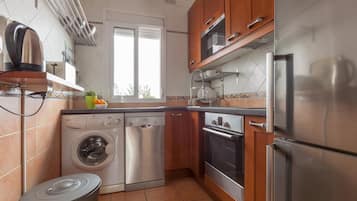 Refrigerador, microondas, horno y lavavajillas