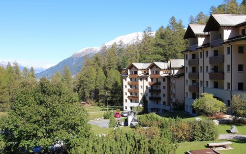 Dieses Mehrfamilienhaus mit einigen Ferienwohnungen befindet sich am Dorfeingang