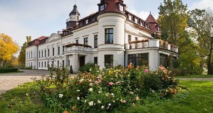 Estate Wiejce Castle