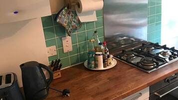 Fridge, microwave, oven, coffee/tea maker