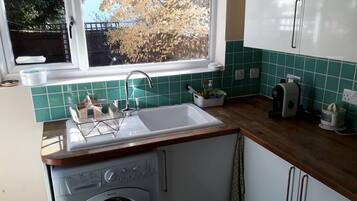 Fridge, microwave, oven, coffee/tea maker