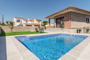 Pool - Margarita: Villa with swimming pool 500 meters from the beach (L'Escala)