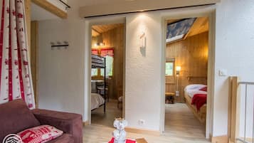 3 chambres, coffres-forts dans les chambres, fer et planche à repasser