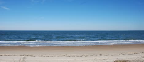 Plage, chaises longues