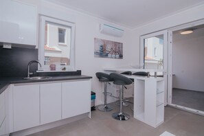 Kühlschrank, Ofen, Herdplatte, Geschirrspüler