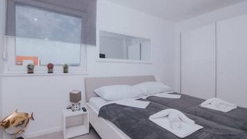 3 bedrooms, iron/ironing board, free WiFi, bed sheets