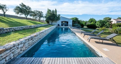 Mas à louer, piscine privée, terrain de pétanque