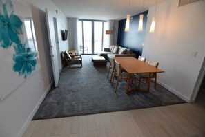 Ruokailu omassa huoneessa