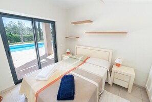 4 chambres, fer et planche à repasser, Wi-Fi, draps fournis