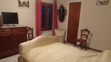 2 chambres, fer et planche Ă repasser