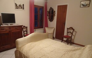 2 chambres, fer et planche à repasser