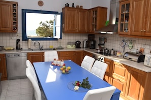 Fridge, oven, dishwasher, coffee/tea maker