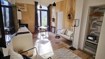 Apartamento urbano, banheiro privativo, vista para a piscina (Suite Curieuse)