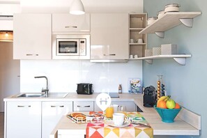 Frigorifero, microonde, lavastoviglie, tostapane