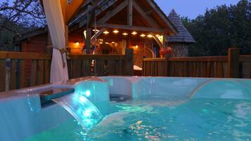 Bain à remous extérieur