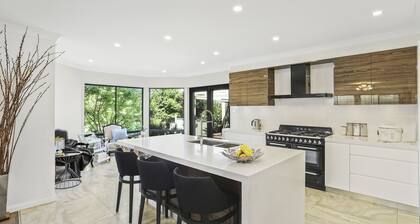 STUNNING RENOVATED HOME CLOSE TO SYDNEY