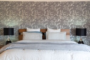 5 bedrooms, desk, iron/ironing board, travel cot