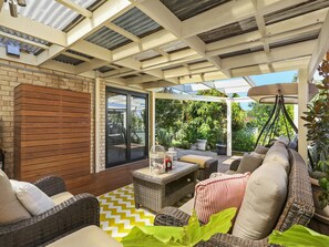 Terrace/patio - STUNNING RENOVATED HOME CLOSE TO SYDNEY (Prestons)