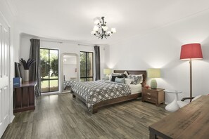 5 bedrooms, desk, iron/ironing board, travel cot