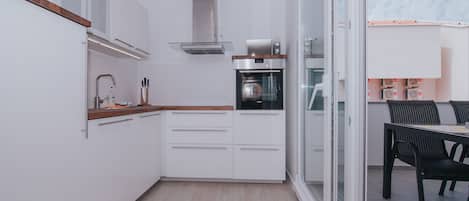 雪櫃、微波爐、焗爐、爐具