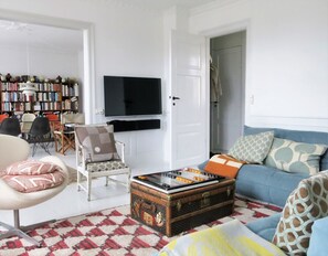 Télévision, chaîne hi-fi